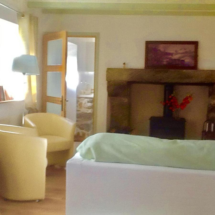 Captivating 2-Bed House With Log Burner In Kérien Buitenkant foto